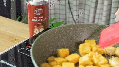 宝宝辅食炒馒头的做法